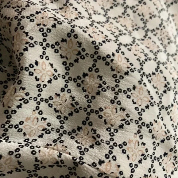 Joie "Masha" silk Tulip blouse in Porcelain Sz XS - Picture 7 of 7